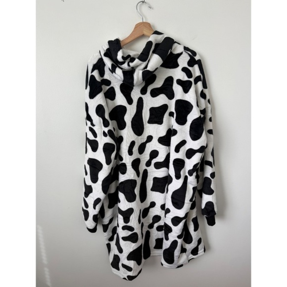 Women's Cow Plush Pullover Hoodie – One Size Fits Most – NWOT - Picture 3 of 3